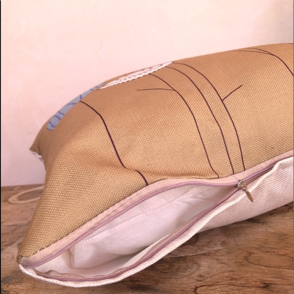 DECORATIVE THROW PILLOW SET (Includes 2) Cute Abstract Floral Design 15”x15” NEW - Picture 8 of 10